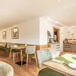 Hotel Hotel-pension Falkensteiner
