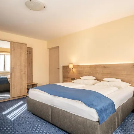 Hotel Hotel-pension Falkensteiner 3*
