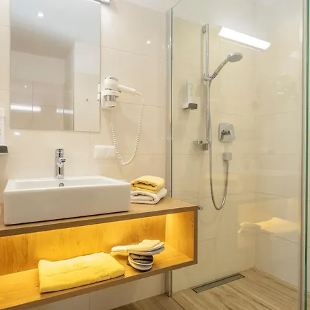 Отель Hotel-pension Falkensteiner